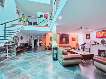 Biệt Thự Bồ Đề Quận Long Biên dtsd 180m2 3 tầng mặt tiền 9m, 3 mặt thoáng, giá bán 20 tỷ