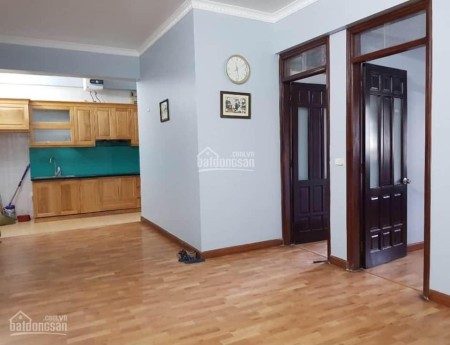 Cần bán nhà phố Gầm Cầu giá bán 6.9 tỷ, diện tích 60m2, 3 tầng, mặt tiền 5m, ở luôn