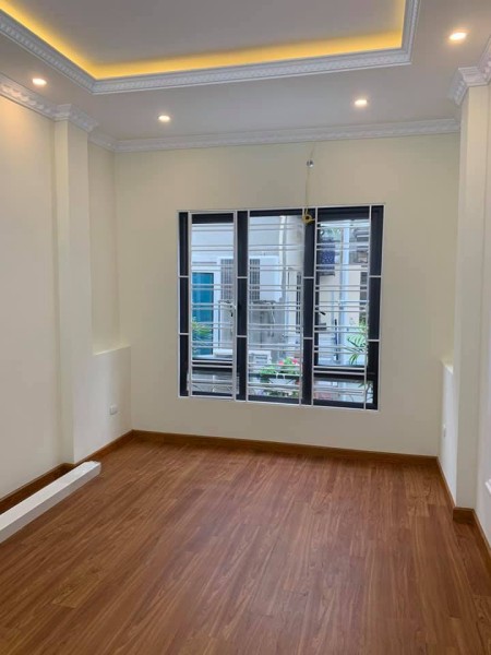 Bán nhà Nguyên Hồng, Đống Đa 57m2 phân lô, 2 thoáng, ô tô đỗ cửa. Giá hơn 7 tỷ.
