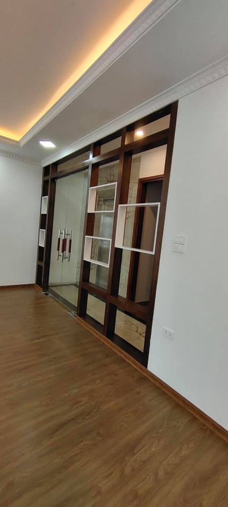Bán nhà đường Lê Văn Lương, ngõ nông giá nhỉnh 2 tỷ, sổ đỏ chính chủ, dt 32m2, 5 tầng, giá 2.3 tỷ