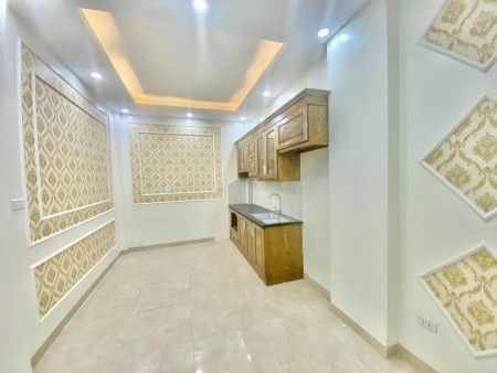 Mặt phố hiếm bán trung tâm Quận mặt ngõ ô tô ra vào thoải mái, kinh doanh sàm uất, vỉa hè rộng