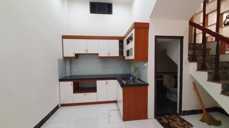 Bán Nhà Nguyễn Ngọc Vũ 4 tầng đúc kiên cố, giá bán 4.35 tỷ liên hệ 0854104528 tiện đầu tư