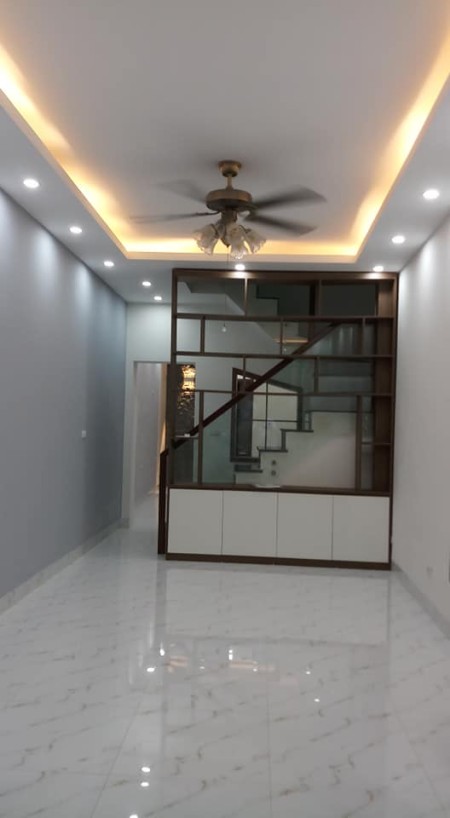 Bán nhà phố Xã Đàn Đê La Thành, cách o tô 50m, dt 47m2 , nhà 3.5 tầng mt 3.7m2, giá 4.35 tỷ
