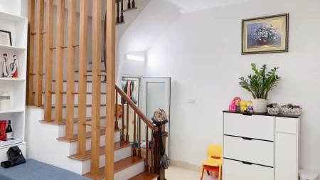 Lô góc 3 mặt thoáng, 5 tầng, dtsd 30m2 Lạc Long Quân, MT 4.6m giá chỉ 4.15 tỷ. LH 0392969999