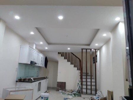 Nhà Nguyễn Văn Cừ, rất mới và đẹp, tiện nghi gần phố, diện tích sử dụng 33m2, giá 3,35 tỷ