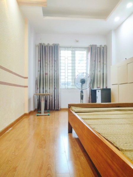 Duy nhất phố Yên Hòa, Mặt ngõ ôtô vài chục bước chân, DT 42 m²x5T, Chỉ khoảng 100 triệu/m²