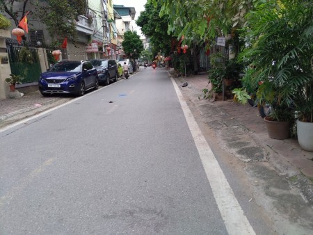 Nhà bán chính chủ Quận Hoàng Mai, đẹp nhất lô góc 2 mặt tiền ô tô tránh, lh 0948642020