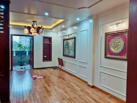 Bán nhà Hoàng Quốc Việt Cầu Giấy, 5 tầng diện tích 65m2, mt 7m, gara ô tô, giá 11 tỷ