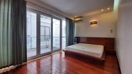 Nhà Ngọc Thuy, 40m, 4 tầng, MT 5m, nhà đẹp, ở ngay, ô tô đỗ cổng, chỉ 3.35 tỷ, 0977634118