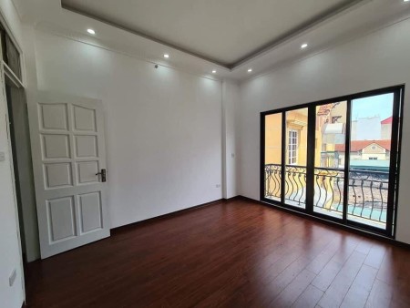 Bán nhà Bát Khối 54/82 4 tầng nhà đẹp 2 mặt thoáng, diện tích rộng, ở sướng, giá 3.6 tỷ