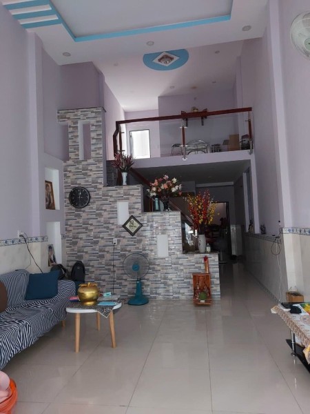 Bán nhà phường Tân Sơn Nhì diện tích 4x10m 1 lững đúc giá bán 2,65 tỷ, sổ hồng riêng