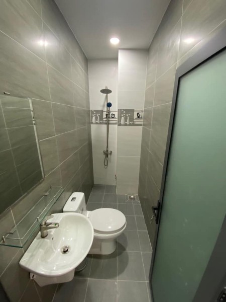 Nhà mặt tiền diện tích sử dụng 45m2, vuông vức, đúc kiên cố 5 tầng, giá bán 7.2 tỷ, sổ sẵn