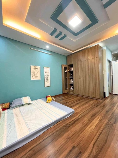 Bán gấp nhà Nguyễn Văn Cừ Quận Long Biên, ô tô đỗ cửa, kinh doanh khu an sinh cực tốt