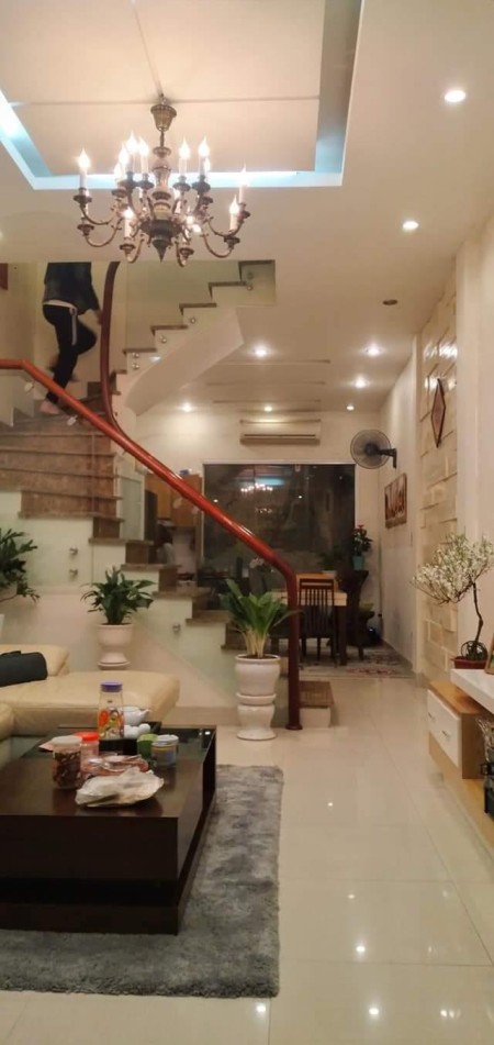 Mặt tiền Quận Cầu Giấy kinh doanh nở hậu diện tích 55m2. giá bán chỉ nhỉnh 9 tỷ