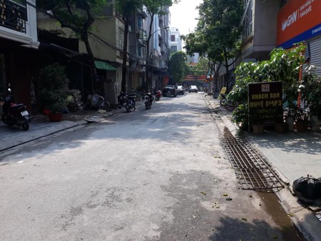 Bán nhà nguyên căn xe 7 chỗ vào nhà kinh doanh sầm uất, gần các trường đại học lớn