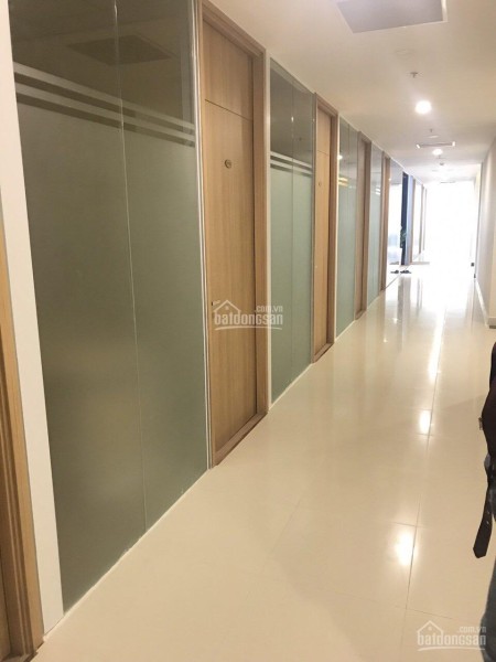 Cần bán 1 sàn 1200m2 văn phòng Udic Complex Cầu Giấy, siêu siêu đẹp đang cho thuê ~5 tỷ/năm