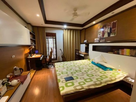 Chính chu bán nhà phố Trần Phú, dt 55m2, 5 tần, nhà đẹp, giá 15. tỷ, lh 0942861188 sở ngay