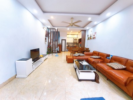 Giảm Giá nhà Trần Cung diện tích sử dụng 50m2 ngõ ô tô tránh đúc kiên cố 5 tầng thoáng