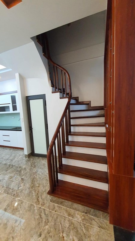 Nhà 5 tầng, dt 42m2 thiết kế đẹp ngõ 72 Dương Quảng Hàm mt 4m, gí chỉ 5,25 tỷ, LH 0392969999