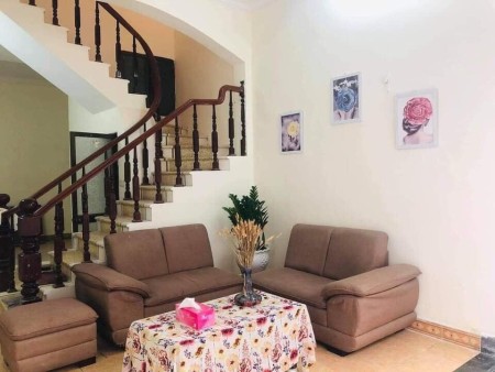 Bán nhà như bán đất tại Lĩnh Nam 39m2, mặt tiền 4m giá chỉ có 2.4 tỷ.
