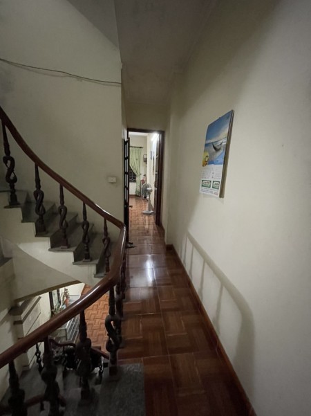 Bán nhà Lĩnh Nam Hoàng Mai, ô tô đầu ngõ dtsd 4m2, 4 tầng đúc, giá nhỉnh 2 tỷ, sổ sẵn chính chủ