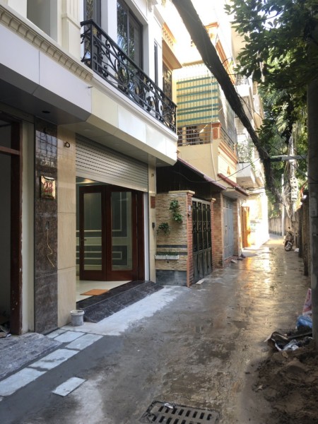 Chính chủ bán nhà ngõ phố Tôn Thất Tùng, ô tô vào gần nhà, cách phố 30m, 36m2, 5 t mới đẹp giá 4,2 Tỷ