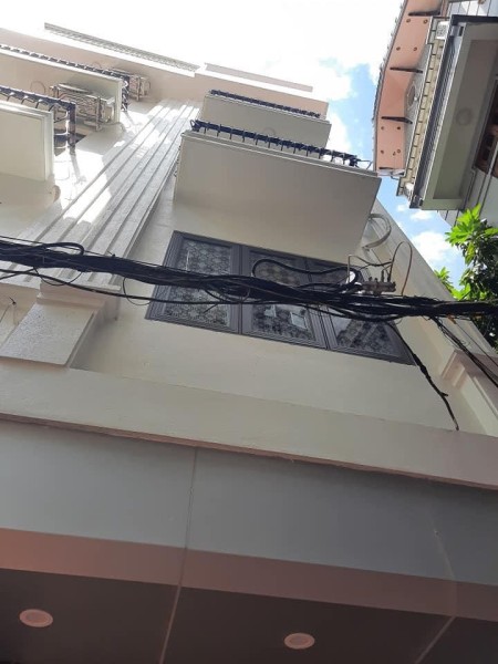 Bán nhà nguyên căn đúc kiên cố 5 tầng, diện tích sử dụng 38m2, sân rộng hẻm 175 Lạc Long Quân