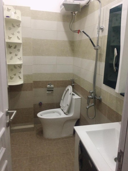 Bán gấp nhà nguyên căn gần cầu Vĩnh Tuy, phân lô ô tô đậu cửa giá bán 3.4 tỷ, lh 0904503658