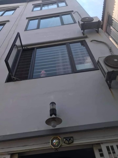 Nhà Nguyễn Khang 36m ngõ 3 gác đua, cách mặt phố 30m gần trường tiểu học, THPT chợ siêu thị