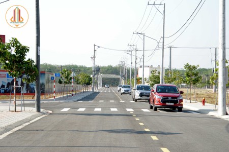Cần nhượng lại lô đất nằm liền kề trung tâm thương mại xung quanh hạ tầng hoàn chỉnh