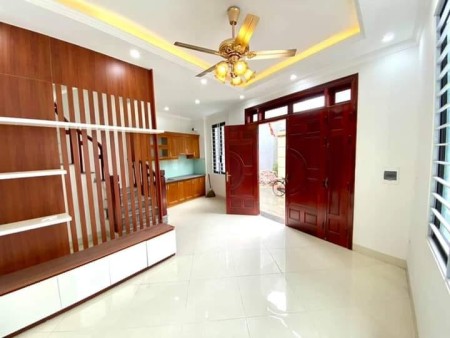 Bán nhà nguyên căn mới kính coong Bát Khối Quận Long Biên, ô tô 7 chỗ lô góc dt 35m2 giá 2 tỷ hơn