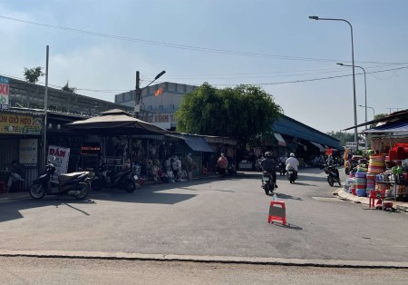 Chính chủ cần tiền trả nợ NH, ra gấp lô mặt tiền 80m2 ngay chợ BC, sổ hồng riêng