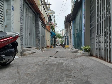 Tôi muốn bán nhà hẻm 1 sẹc Nguyễn Sơn quận Tân Phú diện tích 57m2 chỉ 4 tỷ hơn.