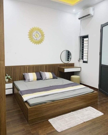 Bán nhà Lạc Long Quân 40m, 6 tầng, gần 4m mặt tiền giá bán 5.5 tỷ tặng toàn bộ nội thất