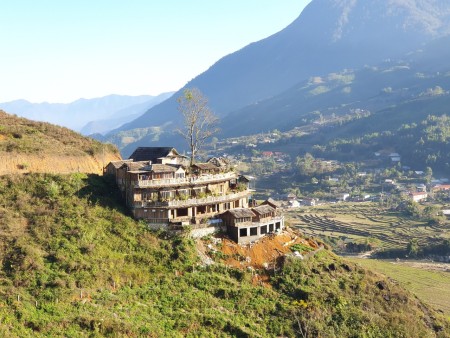 Bán homestay mặt TL 152 view thung lũng Mường Hoa giá cắt lỗ