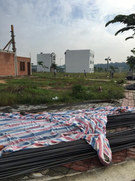 Vợ chồng tôi cần bán mảnh đất ở Phú Chánh gần visp2 đẹp giá rẻ 1.8 tỷ, có thương lượng