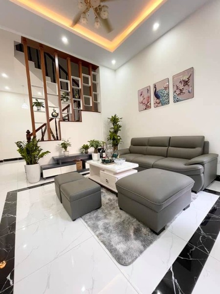 Nhà 2 mặt thoáng diện tích 34m2 4 tầng ngõ 139 Nguyễn Ngọc Vũ, chỉ 4.35 tỷ. LH 0392969999