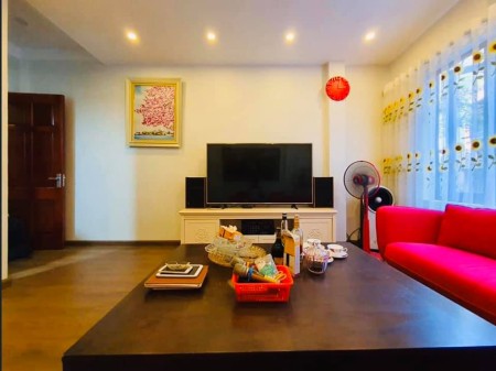 Bán nhà nguyên căn siêu hiếm giá bán nhỉnh 5 tỷ trung tâm Đống Đa ô tô 6 tầng thang máy