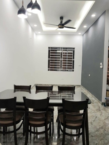Nhà mặt tiền rộng 6m, dtsd 50m2 4 tầng ngõ 445 Nguyễn Khang chỉ 5,2 tỷ, LH 0392969999