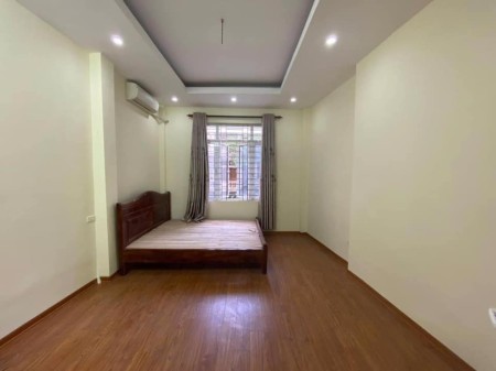 Bán nhà nguyên căn Thịnh Quang Đống Đa, 4 tầng đúc, giá bán 3.25 tỷ, 2 mặt thoáng, thông số tốt