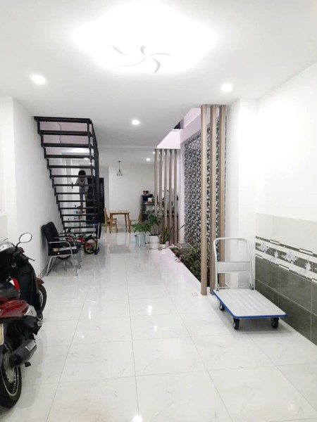 Bán nhà cạnh Etown Cộng Hoà Tân Bình, 2 tầng dtsd 80m2, nở hậu cực đẹp giá tốt 6.9 tỷ