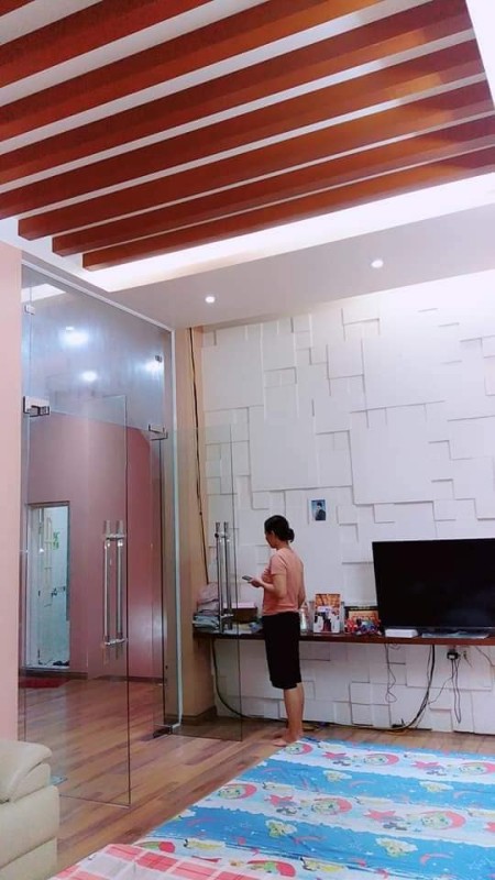 Bán nhà La Khê đưởng rộng có gara ô tô sổ dt 100m2 giá bán 7.3 tỷ, đúc 3 tầng kiên cố