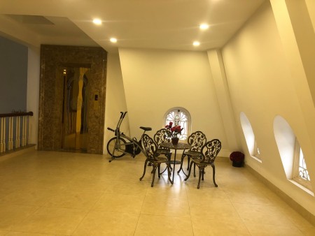 Bán biệt thự phố Bồ Đề Quận Long Biên ô tô tránh diện tích 240m2 mặt tiền 10m giá 18 tỷ
