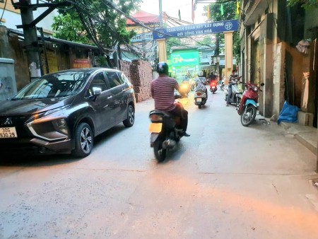 Bán nhà Quận Hoàng Mai, giá rẻ dtsd 40m2, 5 tầng kinh doanh ô tô tránh, giá bán 4 tỷ