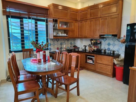 Bán nhà Cầu Am dtsd 30m2, 4 tầng ô tô ra vào, lô góc vào ở sướng, giá tốt đầu tư, lhcc