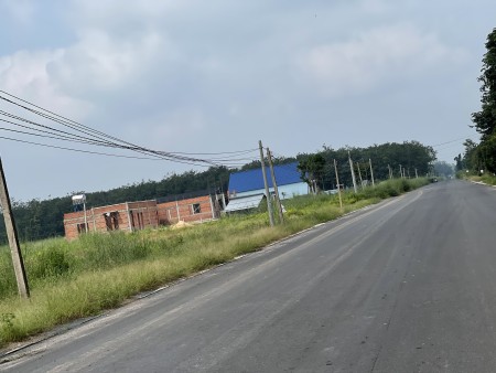 Cần tiền kinh doanh nên sang lại lô đất cách Cao Bá Quát 100m ngay Chơn Thành Bình Phước. 500 triệu