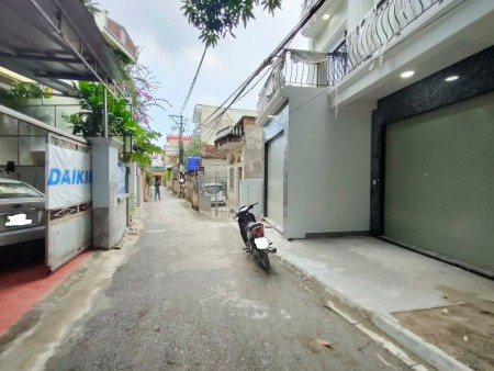 Nhà vừa xây xong, 4 tầng ngõ ô tô qua, tại Phúc Lợi, Quận Long Biên liên hệ 0986017201