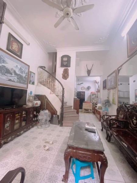 Bán nhà phố Hoàng Ngân, view gần hồ ngõ rộng thoáng điện tích rộng tầm tiền hiếm, khu dân cư