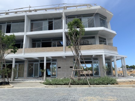Shophouse 2 mặt tiền thuận tiện kinh doanh và cho thuê tại khu giải trí.