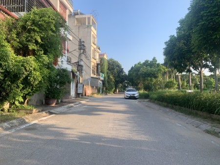 Cần bán mảnh đất 66m2 tại tổ 8 Thạch Bàn, view vườn hoa cực đẹp, đường rộng có vỉa hè.